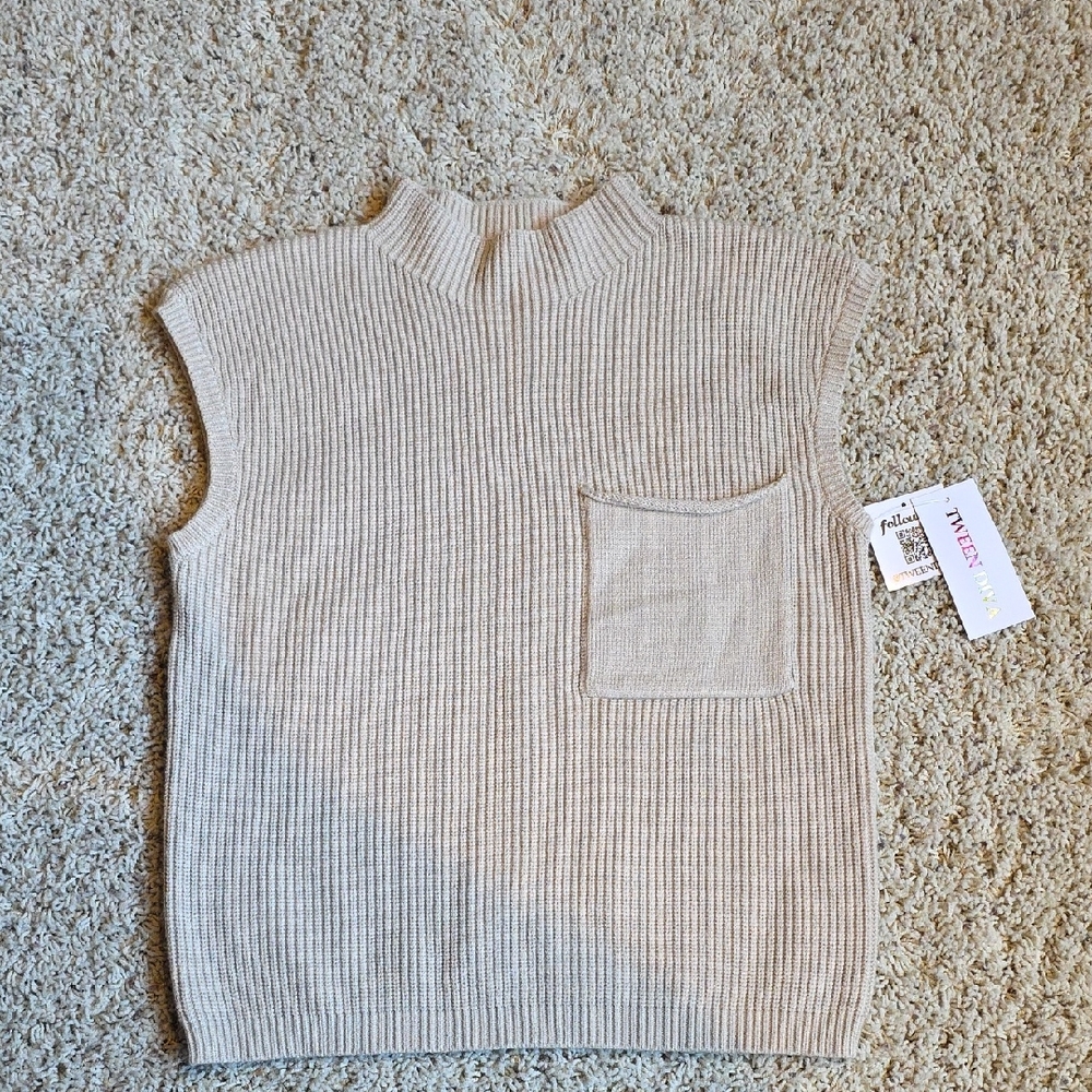 Sleeveless Ribbed Knit Top with Pocket